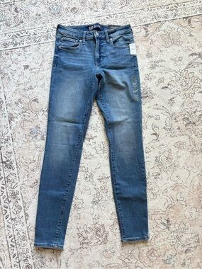 GAP Universal Legging Jeans in Faded Blue Wash Size 8/29 Long